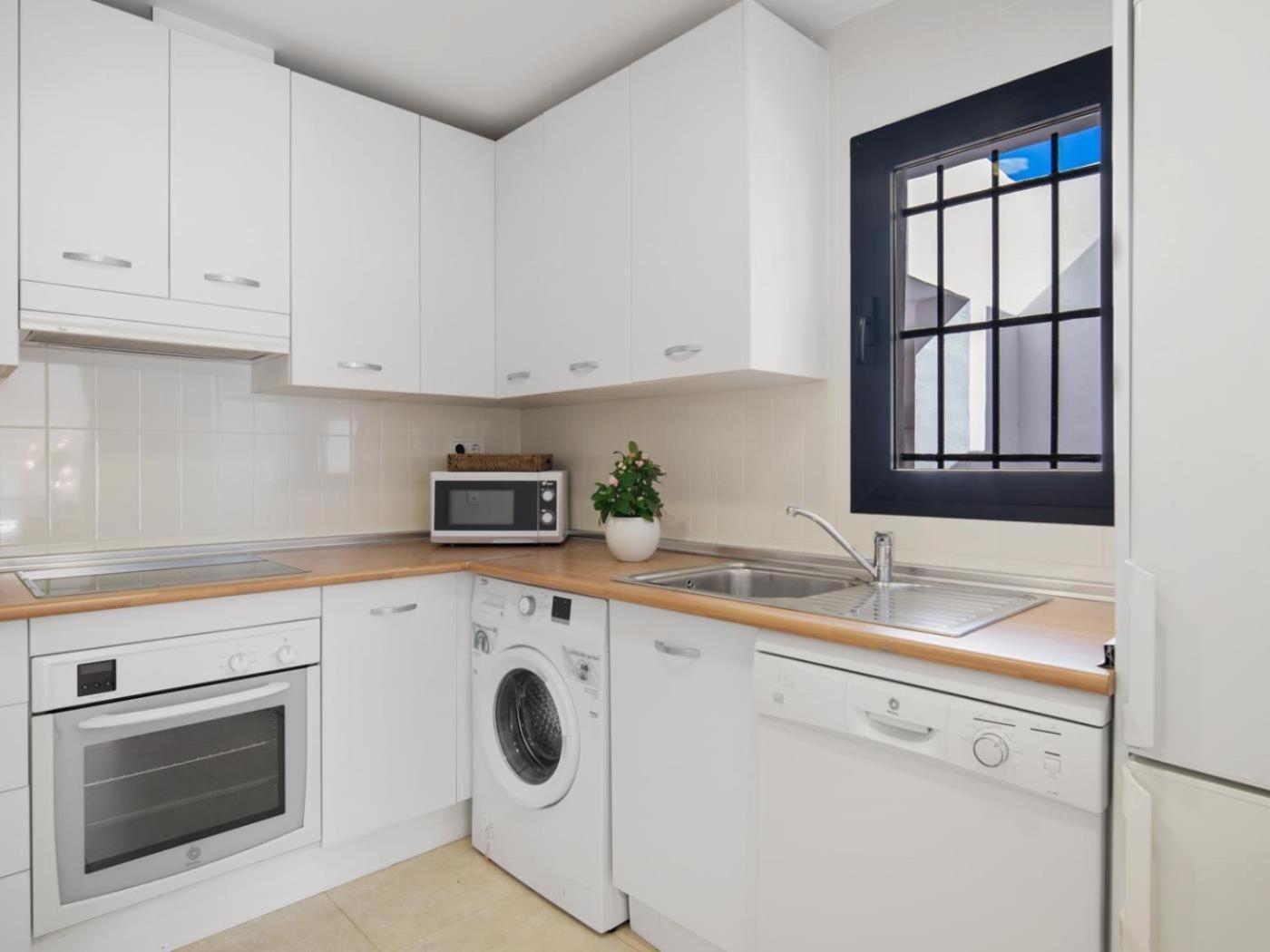 Apartamento De 2 Dormitorios En Playas Del Duque Marbella Exterior photo
