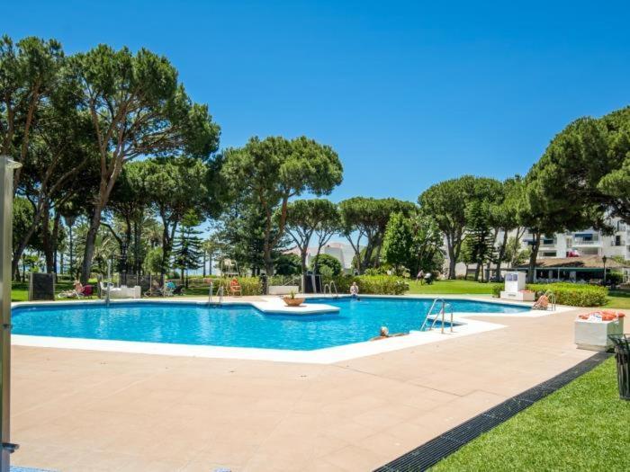 Apartamento De 2 Dormitorios En Playas Del Duque Marbella Exterior photo